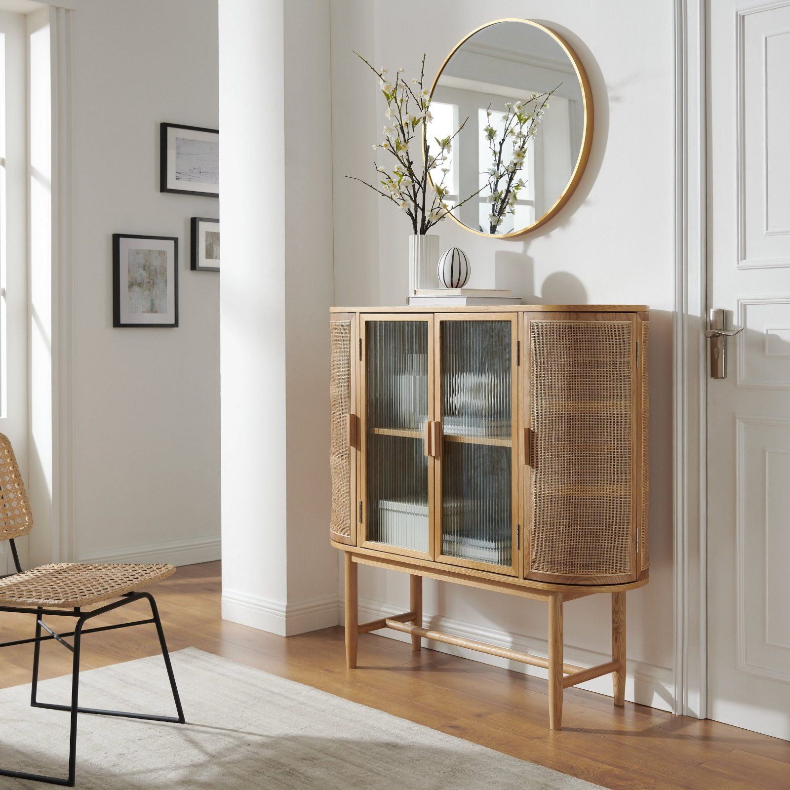 Sideboard Umrundung, Türen mit Rattan-Einsätzen und Glastüren aus Massivholz