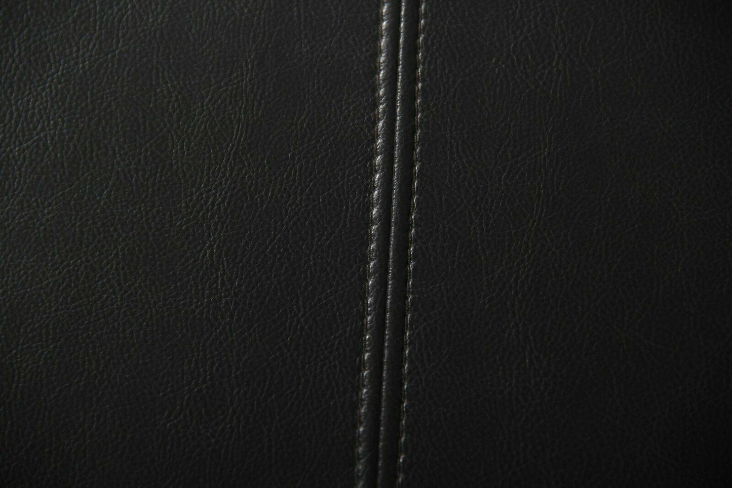 Places of Style Ecksofa in schwarzem Luxus-Kunstleder